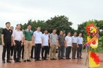 Bộ trưởng Lê Thành Long thăm viếng các nghĩa trang, di tích Quảng Trị