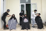 Chương trình “Cắt tóc tình nguyện” cho học sinh khóa 9