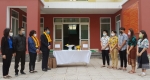Ban Giám hiệu Trường Trung cấp Luật Đồng Hới thăm và tặng quà chúc mừng Lưu học sinh Lào nhân dịp Tết cổ truyền Bunpimay