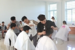 Chương trình “Cắt tóc tình nguyện” cho học sinh