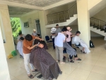 Đoàn Trường tổ chức chương trình cắt tóc miễn phí cho đoàn viên, thanh niên trước khi nghỉ hè